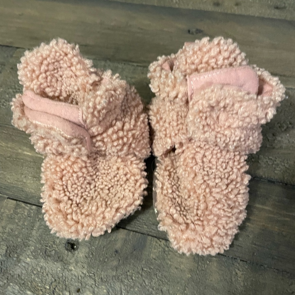 Robeez Sherpa Snap Booties
